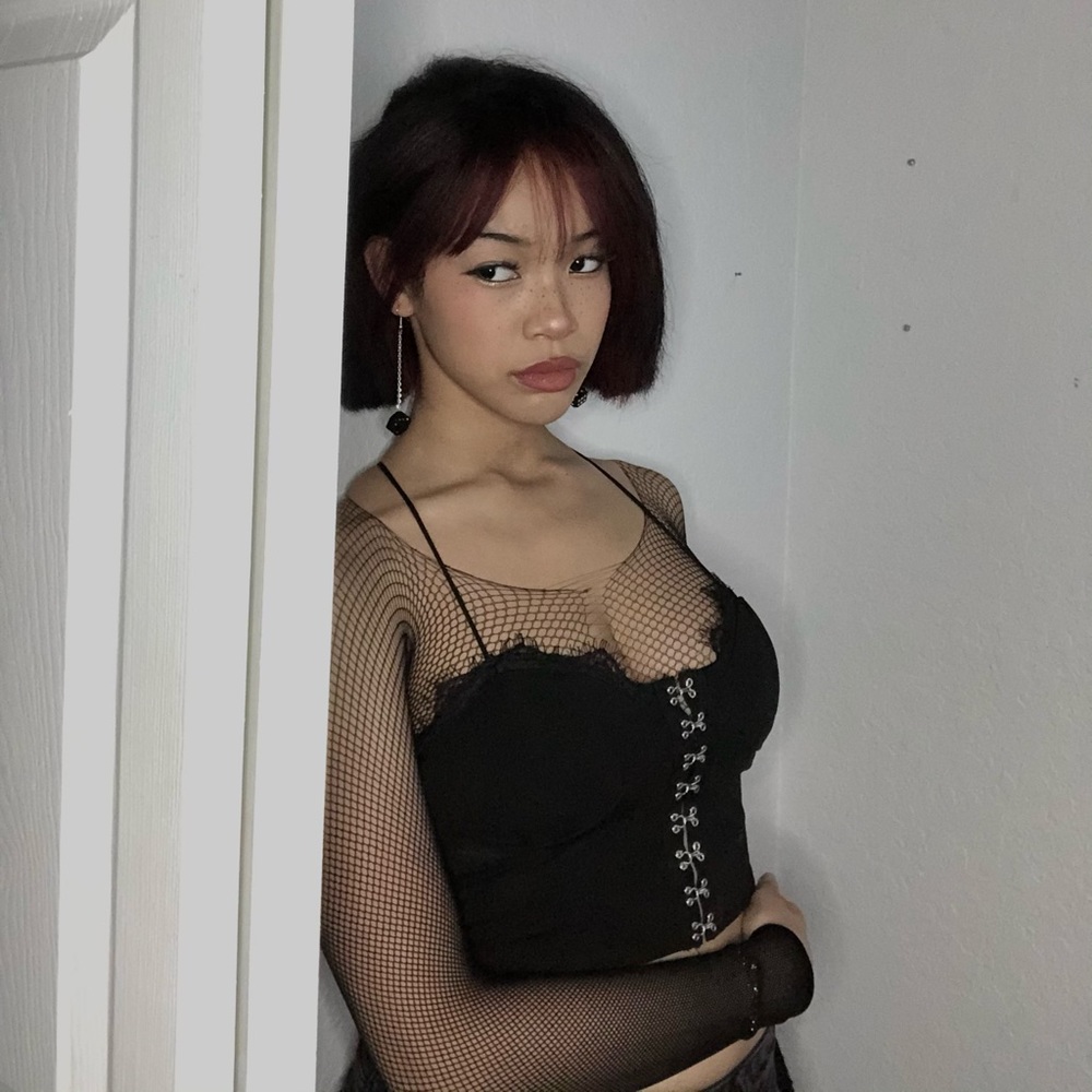 Super cute black grunge style tank top! (fishnet not included)